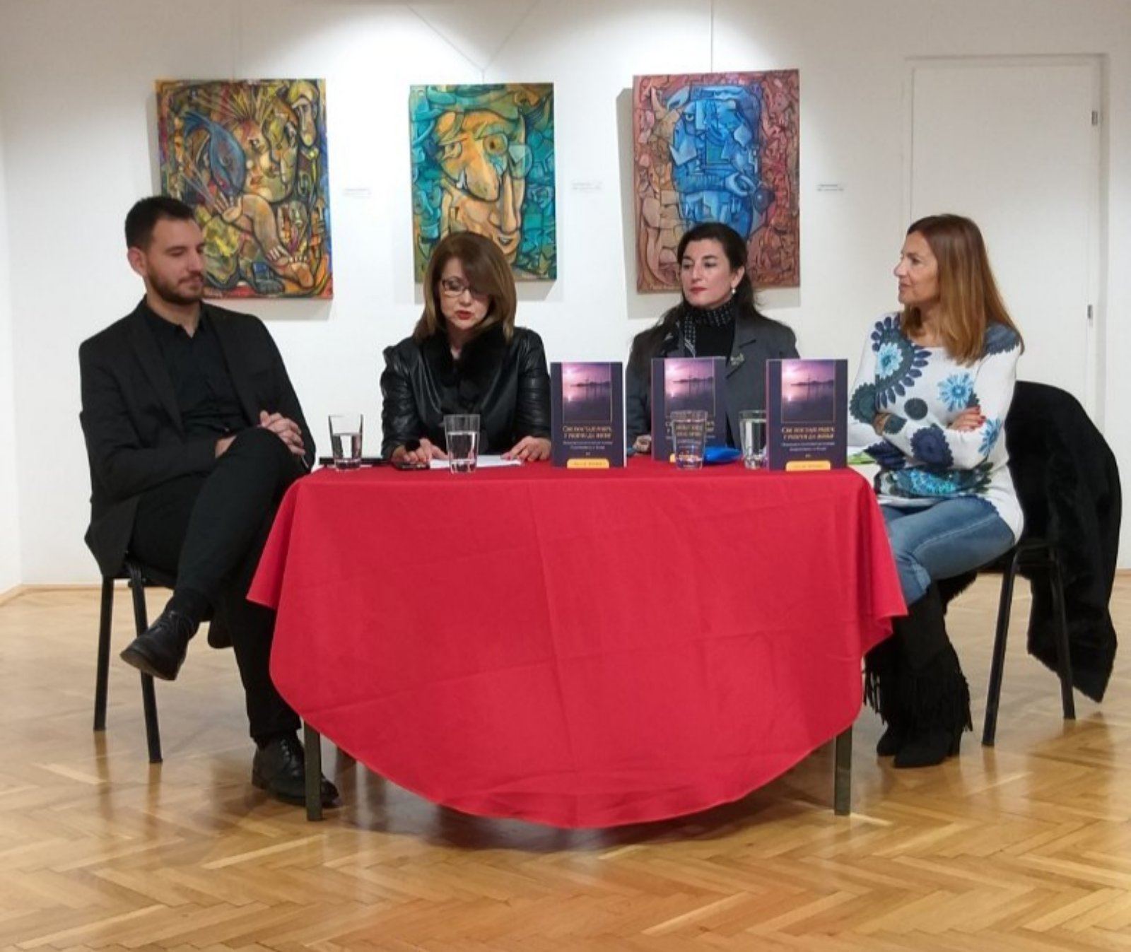 Ucesnici promocije u Tivtu